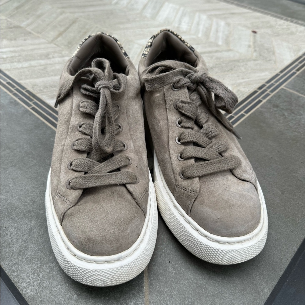 VINCE women’s gray snakeskin trim round toe platform 1.5 inches sneakers size 8